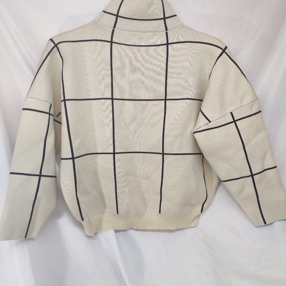 Chicwish turtleneck grid sweater - Picture 3 of 9